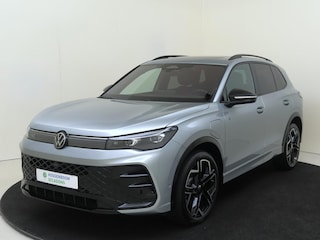Volkswagen Tiguan 1.5 eHybrid R-Line Edition | SoH 99% | Panoramadak | Trekhaak | Lederen bekleding met ventilatie ‘Varenna’ | Adaptieve demping | Head-up display | Harman/Kardon | Stoel- en stuurwielverwarming | Sfeerverlichting |