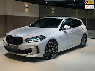 BMW 120i High Executive|Pano|HUD|Keyless|Sfeer