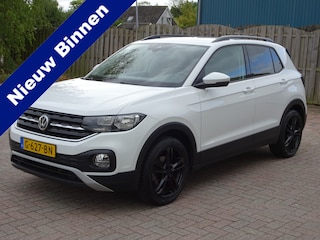 Volkswagen T-Cross 1.0 TSI Life Automatische airco, navigatie, apple carplay-android auto, trekhaak, licht metalen velgen 17 inch, parkeer sensoren voor en achter, enz.