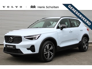 Volvo XC40 B4 Plus Dark Trekhaak, inklapbaar | Stoel-/stuurwielverwarming | Premium audio by Harman Kardon | Elektrisch verstelbare voorstoelen met geheugenfunctie | Adaptieve cruise control | 18 inch. lichtmetalen velgen | Pilot assist | BLIS | Apple carplay/ Android auto |