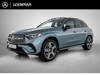 Mercedes-Benz GLC 300e 4MATIC Business Solution AMG | Advanced plus | Nightpakket | Parkeerpakket | Trekhaak | Panoramaschuifdak | Treeplanken in aluminiumlook | 20 inch vijfspaaks lichtmetalen AMG-velgen | DISTRONIC |