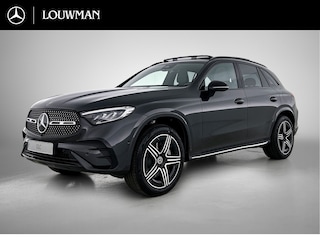 Mercedes-Benz GLC 300e 4MATIC Business Solution AMG | Advanced plus | Nightpakket | Parkeerpakket | Trekhaak | Panoramaschuifdak | 20 inch vijfspaaks lichtmetalen AMG-velgen | Treeplanken in aluminiumlook | DISTRONIC |