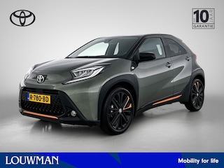 Toyota Aygo 1.0 VVT-i MT Limited | JBL | Climate Control | Cruise Control Adaptive | Stoelverwarming | Parkeersensoren voor+achter | Draadloze telefoonlader | Half Lederen bekleding | Navigatie | Apple CarPlay/Android Auto