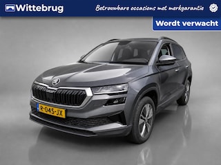 Skoda Karoq 1.5 TSI ACT Business Edition Plus / Navigatie / App connect / Camera / Parkeersensoren V+A / Lichtmetaal 17 inch /