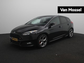 Ford Focus 2.0 ST | Winterpakket | Achteruitrijcamera | Sportstoelen | Lichtmetalen Velgen |
