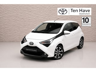 Toyota Aygo 1.0 VVT-i x-First MT | 15” lichtmetalen velgen ‘zwart-gepolijst’ | Privacy glass achterruit en zijruiten achter | Mistlampen vóór | Smartphone Integration by Pioneer, 7” multimediascherm met DAB+, And