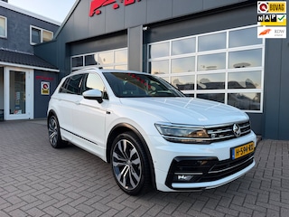 Volkswagen Tiguan 1.5 TSI ACT Highline Business R-Line / Pano / ACC / Massage / Camera / Trekhaak / Parel Wit .