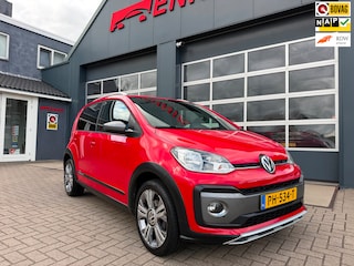Volkswagen Up 1.0 BMT cross up! / Camera / Cruise / Clima / DAB / 75 PK / Zeer Kompleet ! .