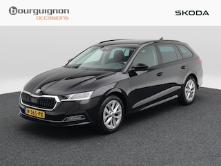 Skoda Octavia Combi 1.5 TSi 150 Pk First Edition | Stoelverwarming | Camera | Adaptive cruise | Navigatie | CarPlay | Matrix LED | 17 Inch | 60.639 Km !!