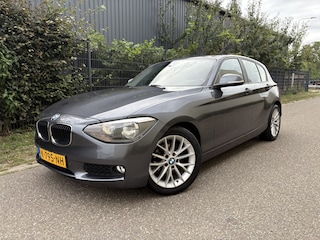 BMW 116i Business+ / 5-DEURS / AIRCO / NAVI / STOELVERWARMING