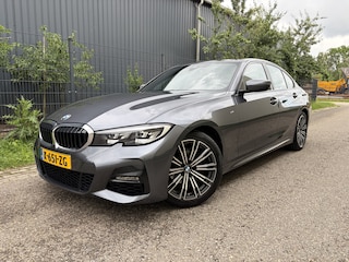BMW 318i High Executive / AUTOMAAT / NAVI / M-PAKKET / INCL BTW