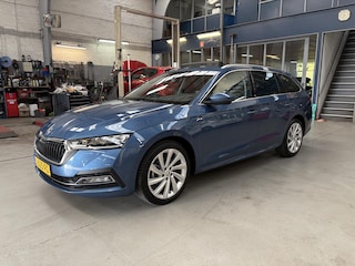 Skoda Octavia Combi 1.0 TSI MHEV 110pk DSG Business Edition Plus | Schuif- kanteldak | Trekhaak | Apple carplay/ Android auto | Stoel + Stuurverw. | NAP | Rijklaar prijs!