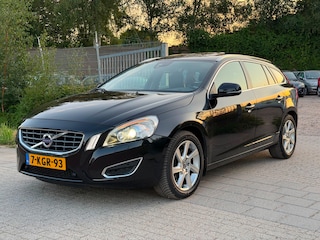 Volvo V60 2.0 D3 Summum AUTOMAAT AIRCO CRUISE PDC TREKHAAK