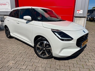 Suzuki Swift 1.2 Style Smart Hybrid / Adaptieve cruise / Navi / Draadloos Apple / Android / Keyless / Zuinigste hybride / LUXE uit