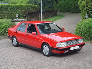 Lancia Thema 8.32 in unieke kleur Ferrari Rosso Corsa
