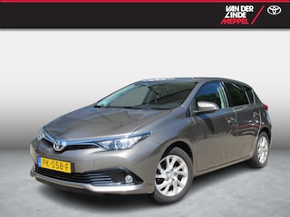 Toyota Auris 1.2T Dynamic Trekhaak Geremd 1.300kg