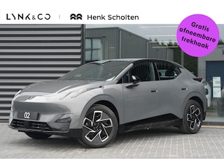 Lynk & Co 02 Core | 1600KG Trekgewicht | Stoelverwarming | Apple CarPlay | Android Auto | Achteruitrijcamera | Panoramadak | Elektrische Achterklep | Keyles Entry | Regensensor |