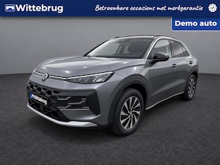 Volkswagen T-Roc 1.5 eTsi Life First Edition Zwenkbare trekhaak / Dodehoek detectie / Stuur en stoelverwarming / 17'' LMV Rijdende demonstratieauto, bezichtiging op afspraak