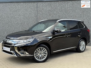 Mitsubishi Outlander 2.4 PHEV Instyle | Schuifdak | Dodehoek assistent | 360° Camera | Adaptive cruise control | Stoelverwarming |