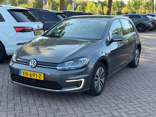 Volkswagen Golf / Warmtepomp / CarPlay / Parkeerhulp V+A / 16'' / ACC
