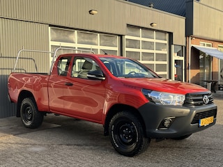 Toyota Hilux 2.4 D-4D-F Xtra Cab Cool Comfort Airco Trekhaak 3500kg trekgewicht Telefoonverbinding Pick-up Open laadbak 2-Persoons 4x4 Off-road Ex overheid