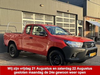 Toyota Hilux 2.4 D-4D-F Xtra Cab Cool Comfort Airco Trekhaak 3500kg trekgewicht Telefoonverbinding Pick-up Open laadbak 2-Persoons 4x4 Off-road Ex overheid