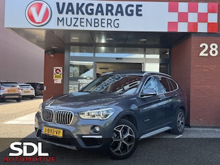 BMW X1 xDrive20i Executive // PANO / SCHUIF- KANTELDAK // NAVI // PDC V+A // CRUISE // TREKHAAK // ELEK. ACHTERKLEP //