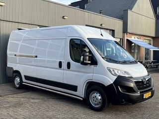 Opel Movano 2.2D 140 L3H2 Kastinrichting Airco Cruise controle Trekhaak 2500kg trekgewicht Apple carplay Omvormer 220V Werkplaatsinrichting 3-Persoons Achterruitrij camera Sortimo 1e eigenaar