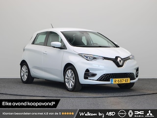 Renault Zoe R135 Intens 52 kWh | Koop Accu | Trekhaak | Stoel/Stuur verwarming | CCS Snelladen | Achteruitrijcamera | Climate Control |