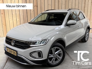 Volkswagen T-Roc 1.0 TSI Life 75 Edition Apple CarPlay/Android Auto | Airconditioning | Cruise control adaptief | LED koplampen | Lichtmetalen velgen | Rijstrooksensor | Getint glas | Achteruitrijcamera