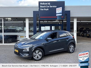 Hyundai Kona EV Premium 64 kWh / NL-Auto / 204 PK / Warmtepomp / Apple-Carplay & Android-Auto / Stoelverwarming en -Verkoeling / Stuurverwarming / Adaptieve Cruise-Control / Elektr. Verstelbare-Stoelen / DAB Radio-Bluetooth / Navi / Dodehoek-Detectie / Climate-Control / PDC Camera-Achter / Keyless / 17'' LMV / ENZ.