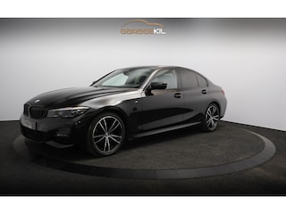 BMW 318i Executive Edition Orig. NL / M-Sport / HiFi / BTW / Keyless / Camera / Panorama dak / Laser / Leder /