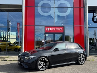 Mercedes-Benz A-klasse 200 AMG Facelift | Panorama | Head Up | Memory Seats | Sfeer verlichting | Camera voor - achter | Carplay |