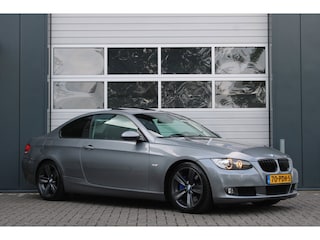 BMW 3-serie Coupé 335i 306pk Clima/Cruise/Keyless/Xenon/Sportstoelen/Memory/Navi/Bluetooth/RadioCD.AUX/18"LM/Trekhaak/APK:04-2027