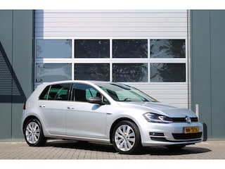 Volkswagen Golf 1.2 TSI Highline Clima/Stoelverwarming/PDCv+a/Navi/Bluetooth/LED/RadioCD.AUX.USB/17"LM/Trekhaak/APK:27-10-2026