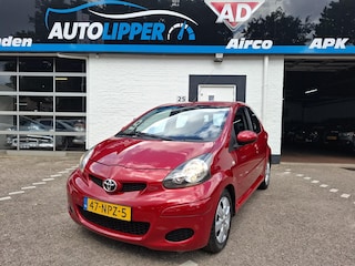Toyota Aygo 1.0-12V Aspiration Red /Nieuwe apk bij aflevering/AUTOMAAT/carplay/Airco/Lm velgen/5 drs.