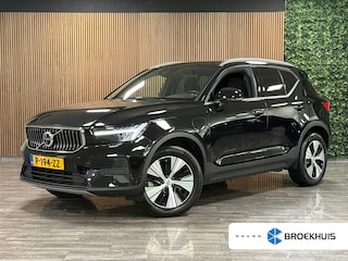 Volvo XC40 T4 Recharge Plus Bright | Trekhaak | Harman Kardon | All Season banden | Bestuurdersstoel elektrisch geheugen | Adaptieve Cruise Control | Stoel en Stuurwielverwarming | Parkeercamera | Pilot Assist | BLIS Dode Hoek Detectie | Parkeersensoren voor+achter | Passagiersstoel elektrisch | 18 Inch | Zitting velenging voorstoelen | Keyless Drive | Climate Control L+R | Regensensor | Privacy Glass | Automatisch dimmende binnen en buitenspiegels | Elektrisch bedienbare achterklep | DAB Radio | Draadloos telefoon opladen | Apple Carplay/Android Auto | Volvo On Call met mobiele App functie | Onyx Black Metallic |