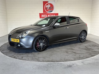 Alfa Romeo Giulietta 1.4 T Exclusive, Bose, Clima, Cruise, Leder, Navi, 18 inch, Blue tooth, Parkeersensoren, Prijs incl. nwe apk, beurt en 3 mnd garantie