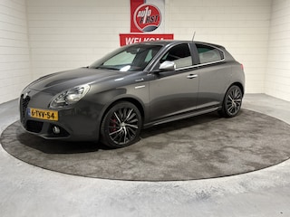 Alfa Romeo Giulietta 1.4 T Exclusive, Bose, Clima, Cruise, Leder, Navi, 18 inch, Blue tooth, Parkeersensoren, Prijs incl. nwe apk, beurt en 3 mnd garantie