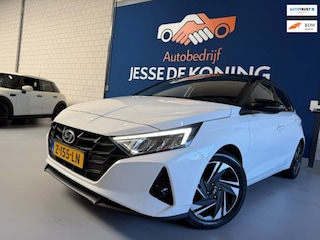 Hyundai i20 1.2 MPI Comfort / bj.2020 / wit/zwart / navigatie / sportvelgen / NAP met 90372 km/ boekjes / 2 sleutels / APK 08/2028