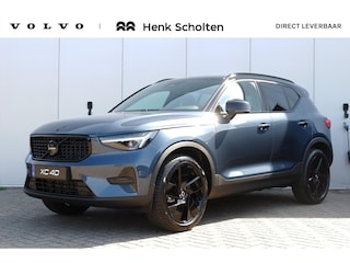 Volvo XC40 2.0 B4 Plus Black Edition | Denim Blue MEtallic | Microtech/Nubuck bekelding charcoal | 20 inch lichtmetalen velgen | Elektrisch verstelbare voorstoelen | Adaptieve Cruise Control | Panoramadak | Stoel- & stuurwielverwarming
