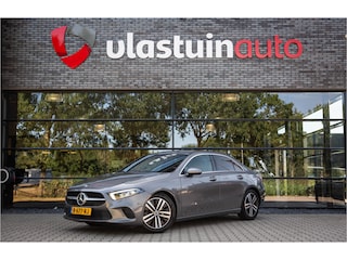 Mercedes-Benz A-klasse 180 Premium Plus , Adaptive cruise control, Sfeerverlichting, Stoelverwarming, Achteruitrijcamera