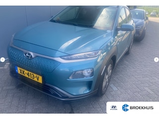 Hyundai Kona EV Premium 64 kWh 204pk | Camera | Carplay | Adaptive Cruisecontrol | Leder | 17-inch velgen | Climate control | HUD | DAB | Navigatie | Stoel/stuurverwarming | Warmtepomp |