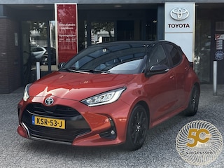 Toyota Yaris 1.5 Hybrid GR Sport HEAD-UP PANO CLIMA PARK-SENSOR APPLE/ANDROID STOEL/STUURVERWARMING LM-VELG 17" BI-TONE
