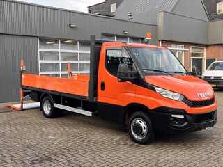 Iveco Daily 35C15 2.3 375 Trekhaak 3500kg Laadklep 500kg Navigatie Open laadbak Pick-up Euro 6 Bpm vrij Bakwagen p-up 136pk 1e eigenaar Dealer onderhouden