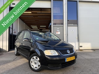 Volkswagen Touran 1.6-16V FSI Business|APK|Trekhaak|Airco