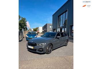 BMW 3-serie Touring 330e High Executive M Sport / PANO / 360 CAMERA / HUD / CARBON / TREKHAAK