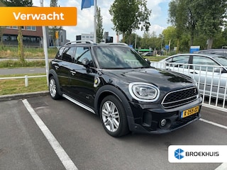 Mini Countryman 1.5 Cooper S E ALL4 Chili | Dealer onderhouden | Panoramadak | Sportstoelen | Navigatie | Stoelverwarming| Achterbank in delen neerklapbaar | Airco (automatisch) | Centrale deurvergrendeling met afstandsbediening