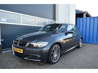 BMW 320i Graphite