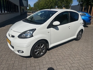 Toyota Aygo 1.0-12V Dyn. NAVI AIRCO LMV NAP.